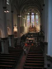 Blik in de kerk richting koor, 2002