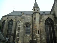 Kerk met gotiek en neogotiek gecombineerd (2002)
