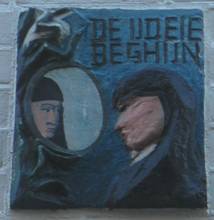 Gevelsteen van de ijdele begijn, 2002